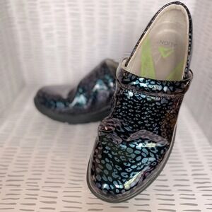 Align Indya Iridescent Leopard Print Professional Clogs Slip Resistant 8.5W